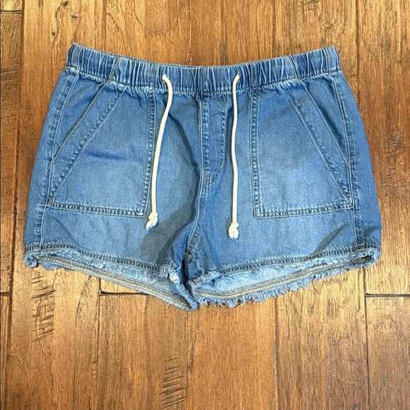 Medium BCBGeneration Blue Jean Shorts with Drawstring - Pockets in Front & Back - Picture 3 of 11